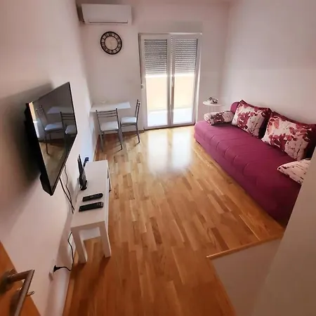 23 Apartment
